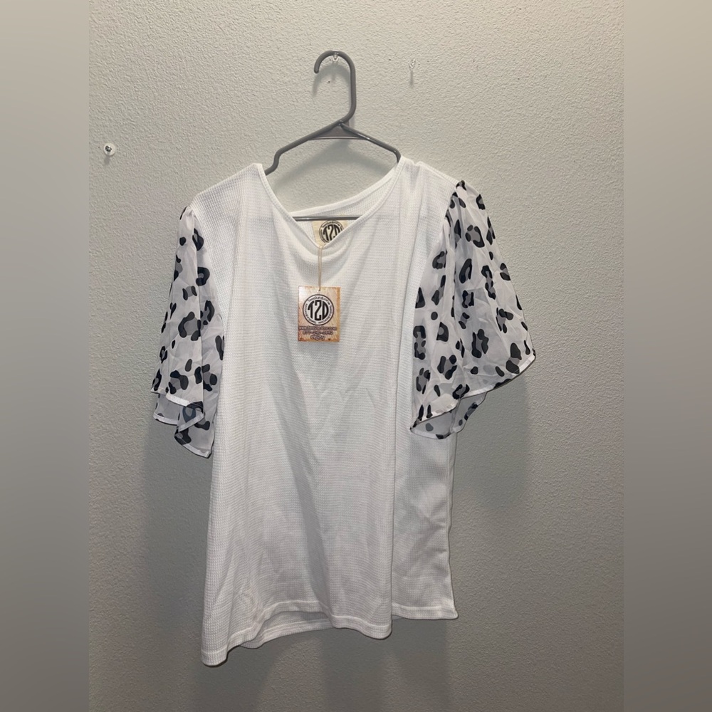 XL Tees To Your Door Cheetah Bell Sleeve Top